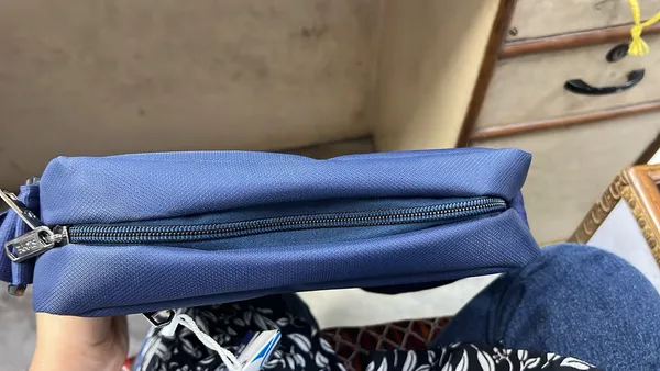 Navy_Blue_Zippered_Shoulder_Messenger_Bag