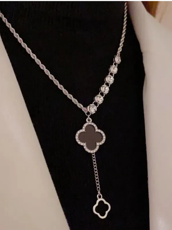 Silver_Tone_Clover_Pendant_Necklace_For_Women