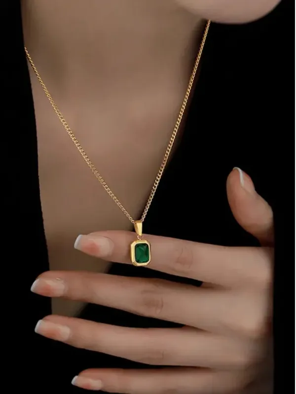 Gold_Tone_Green_Pendant_Necklace_For_Women