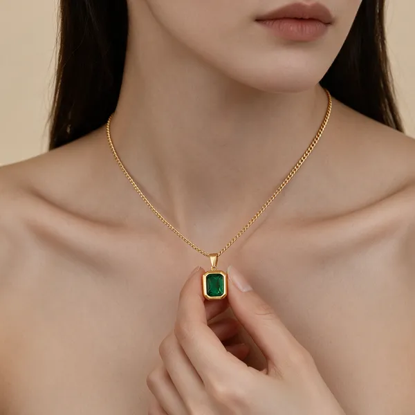 Gold_Tone_Green_Pendant_Necklace_For_Women