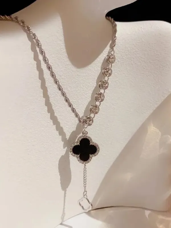 Silver_Tone_Clover_Pendant_Necklace_For_Women