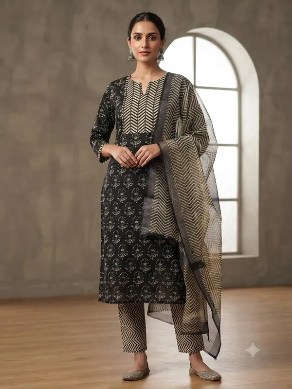 Black_Cotton_Kurta_Set_For_Women