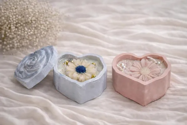 Rose_Heart_Candle_In_Concrete_Jar