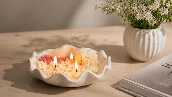 Floral_Soy_Wax_Candle_In_Ceramic_Bowl