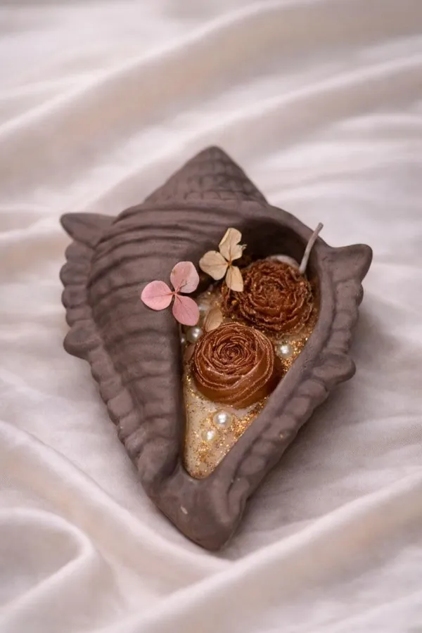Shell_Soy_Wax_Candle_In_Ceramic_Conch
