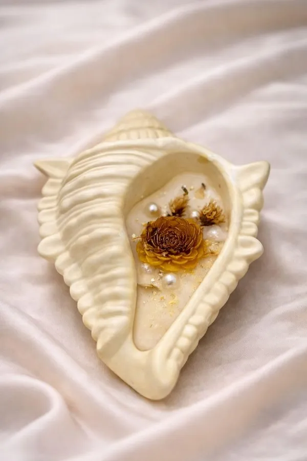 Shell_Soy_Wax_Candle_In_Ceramic_Conch