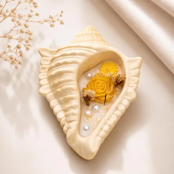 Shell_Soy_Wax_Candle_In_Ceramic_Conch