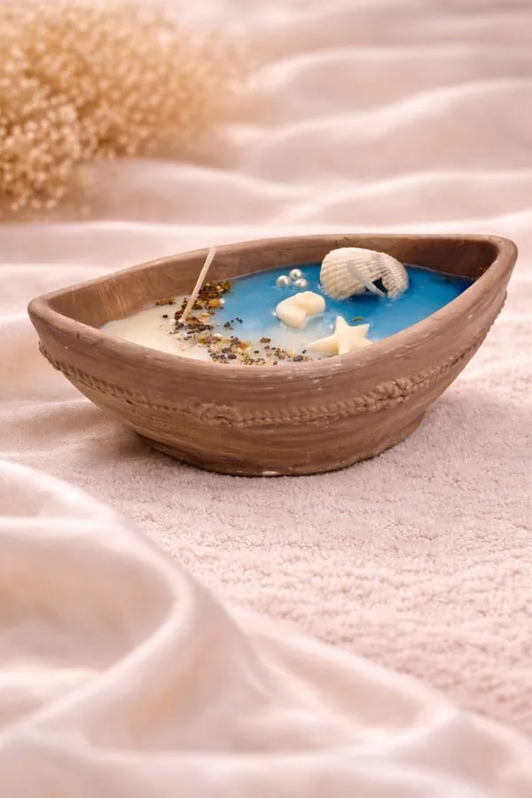 Boat_Shaped_Soy_Candle_In_Ceramic_Bowl