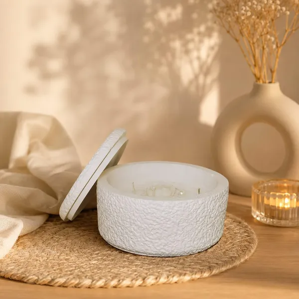 Soy_Wax_3_Wick_Candle_With_Ceramic_Jar