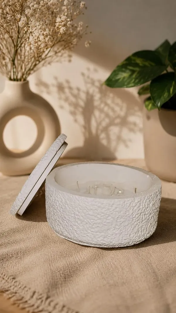 Soy_Wax_3_Wick_Candle_With_Ceramic_Jar