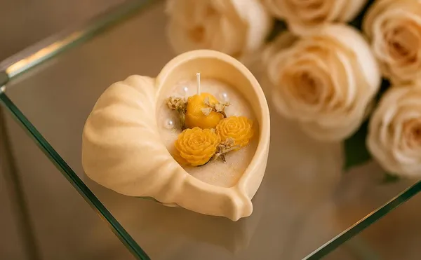 Soy_Wax_Candle_In_Concrete_Seashell_Bowl