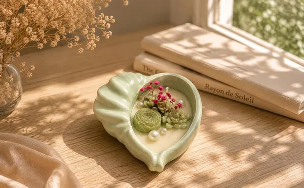 Soy_Wax_Candle_In_Concrete_Seashell_Bowl
