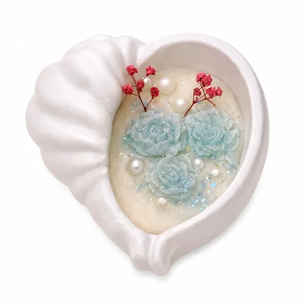 Soy_Wax_Candle_In_Concrete_Seashell_Bowl