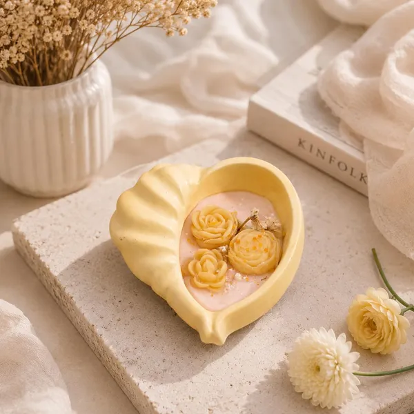 Soy_Wax_Candle_In_Concrete_Seashell_Bowl