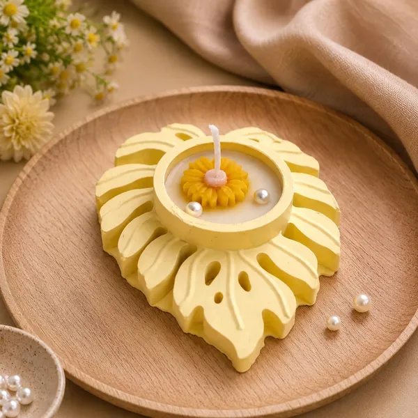 Soy_Wax_Candle_In_Leaf_Bowl
