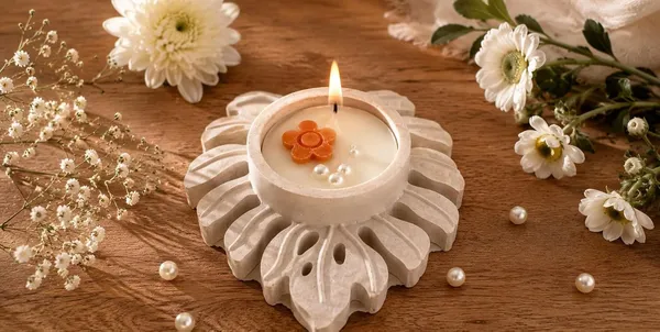 Soy_Wax_Candle_In_Concrete_Bowl
