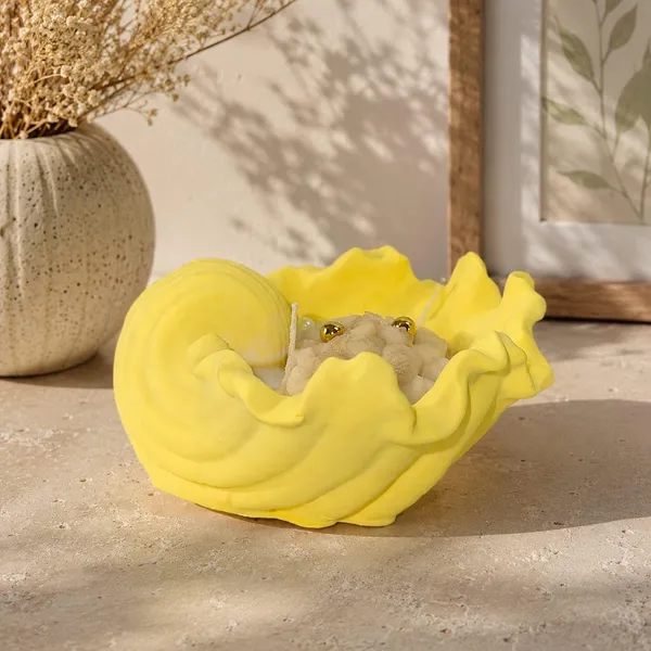 Seashell_Soy_Wax_Candle_In_Concrete_Bowl