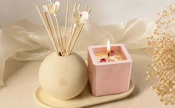 Floral_Soy_Wax_Candle_In_Concrete_Vessel