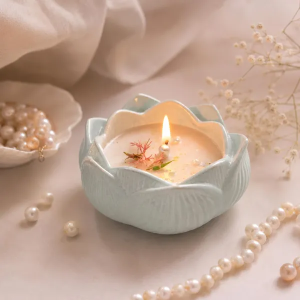 Soy_Wax_Candle_With_Lotus_Jar