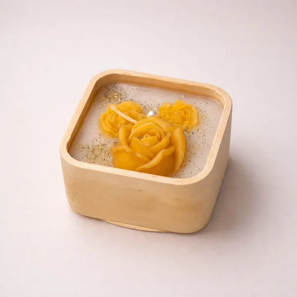 Floral_Soy_Wax_Candle_In_Wooden_Bowl