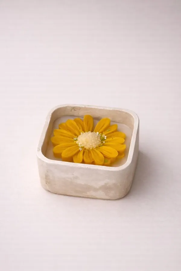 Floral_Soy_Wax_Candle_In_Concrete_Bowl