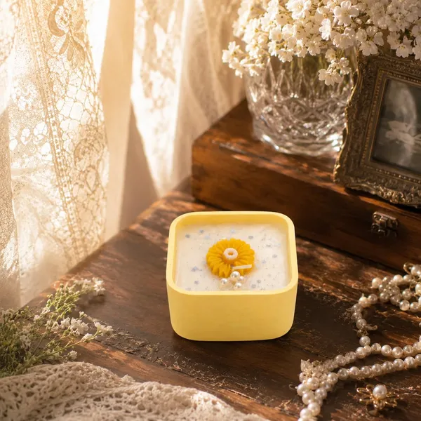 Soy_Wax_Candle_In_Ceramic_Bowl