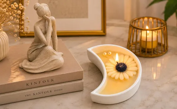 Floral_Soy_Wax_Candle_In_Ceramic_Bowl