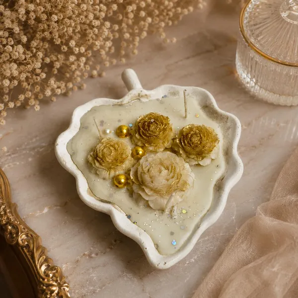Soy_Wax_Candle_In_Ceramic_Leaf_Bowl