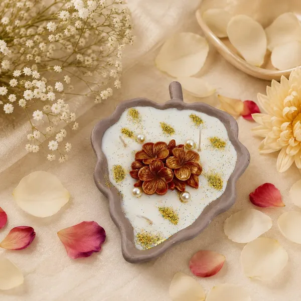 Floral_Leaf_Candle_With_Tray