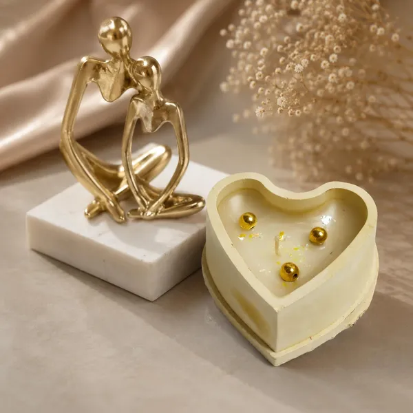 Heart_Shaped_Soy_Wax_Candle_In_Resin_Box