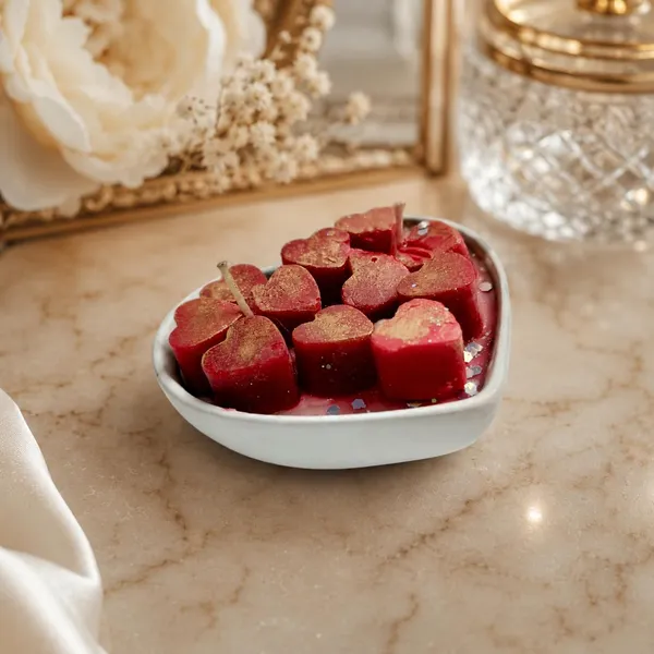 Heart_Shaped_Soy_Wax_Candle_In_Ceramic_Bowl
