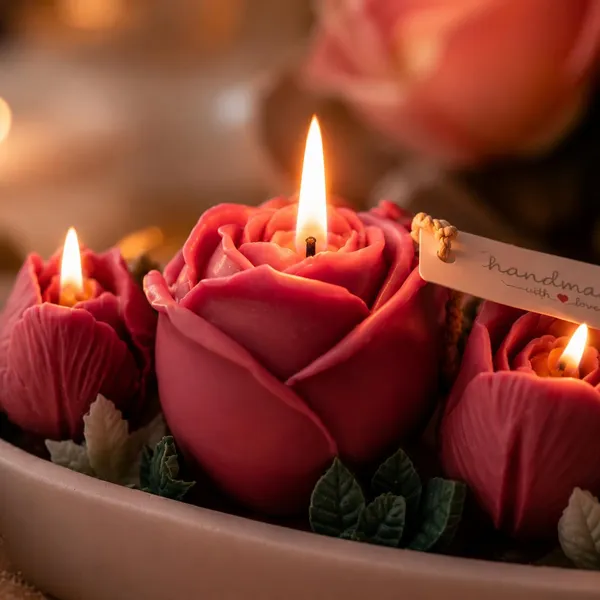 Rose_Garden_Soy_Wax_Candle_With_Ceramic_Tray
