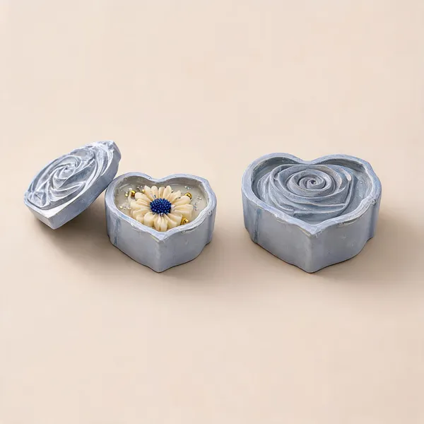 Soy_Wax_Floral_Daisy_Candle_In_Blue_Grey_Heart_Keepsake_Box_|_Pack_Of_2