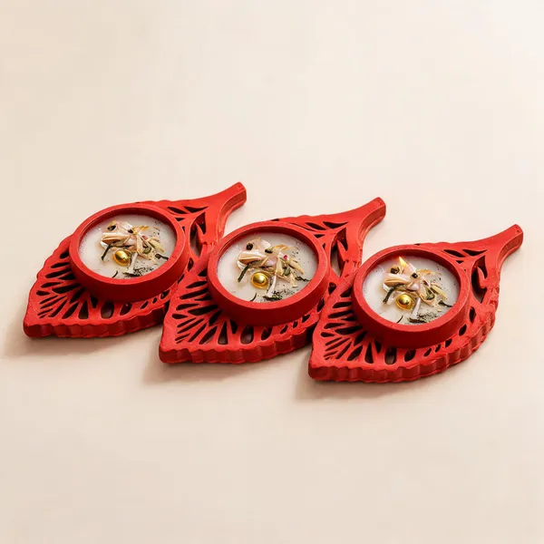Soy_Wax_Botanical_Floral_Candle_In_Crimson_Red_Leaf_Holder_|_Pack_Of_3