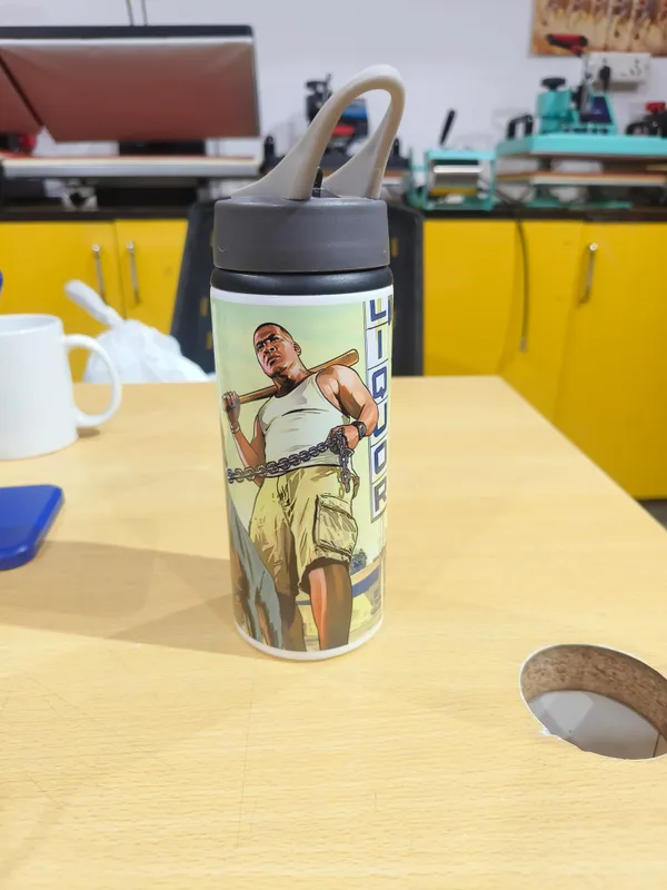 Graphic_Print_Flip_Top_Water_Bottle_750ml_with_key_cahin_one_pcs_set