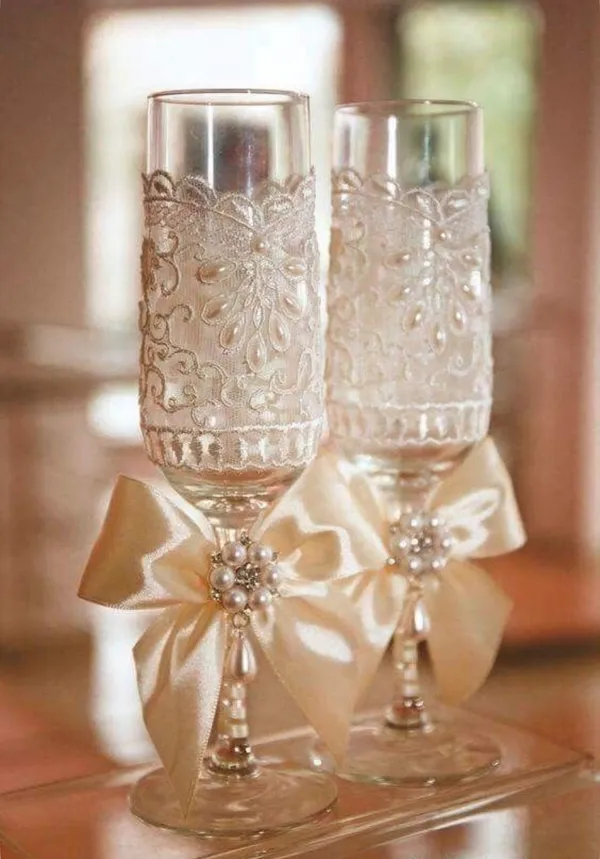 Glass_Decorative_Floral_Embossed_Champagne_Wine_Glass_Set