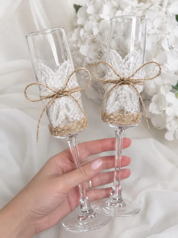 Crystal_Mist_Jute_Lace_Floral_Champagne_Glasses