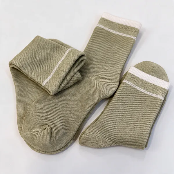 Green_Ribbed_Crew_Socks_For_Unisex_Wear