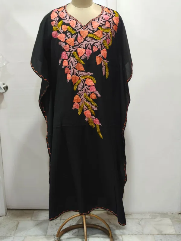 Black_Cotton_Crush_Relaxed_Fit_Floral_Embroidered_Kaftan_For_Women