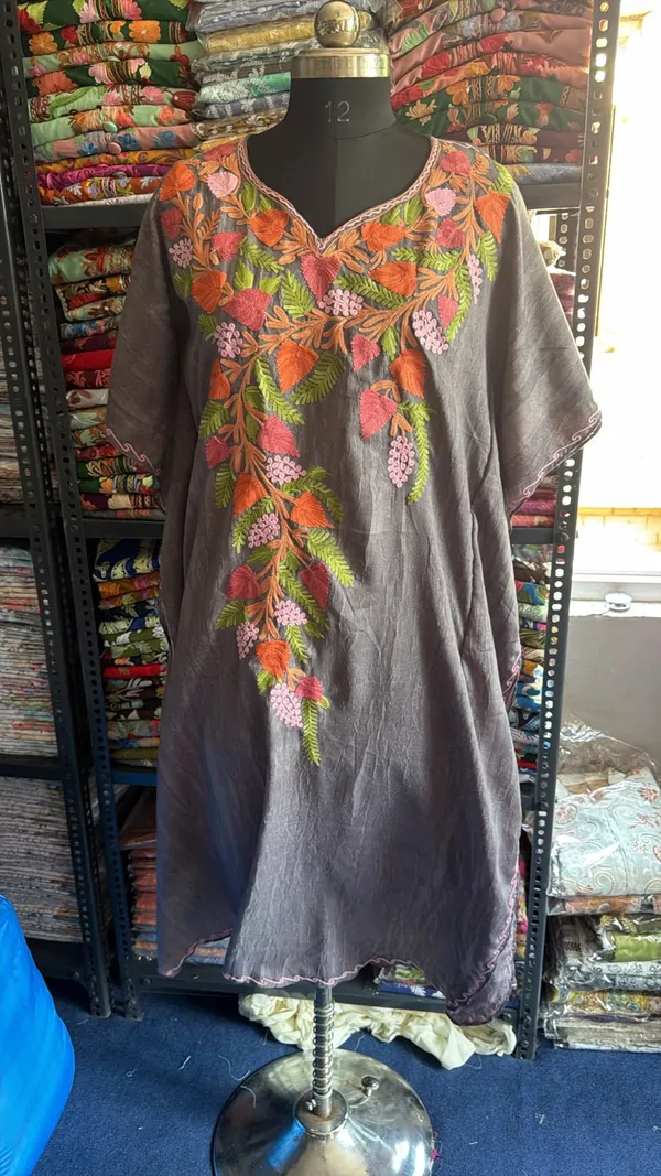 Grey_Cotton_Crush_Relaxed_Fit_Floral_Embroidered_Kaftan_For_Women