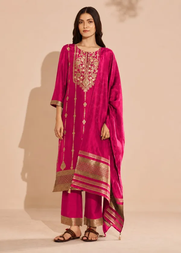 Magenta_Velvet_Embroidered_Kurta_Set_for_Women