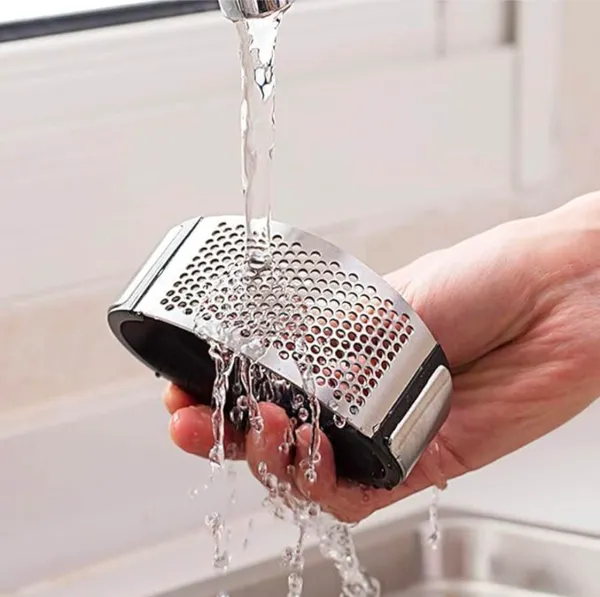 Black_Handheld_Garlic_Grater