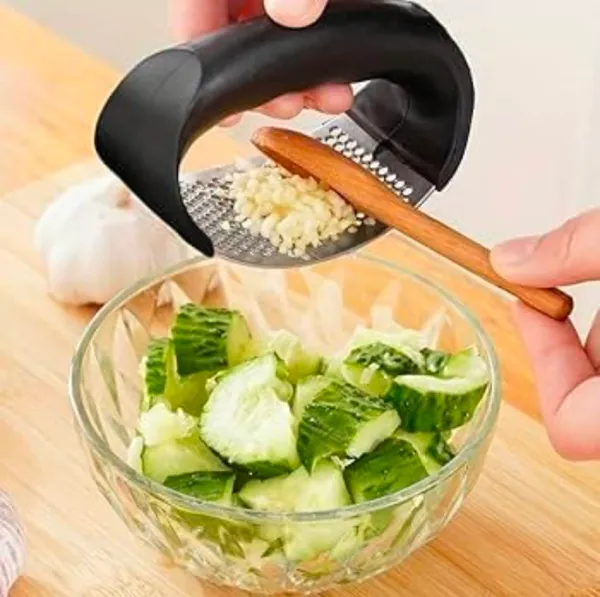 Black_Handheld_Garlic_Grater