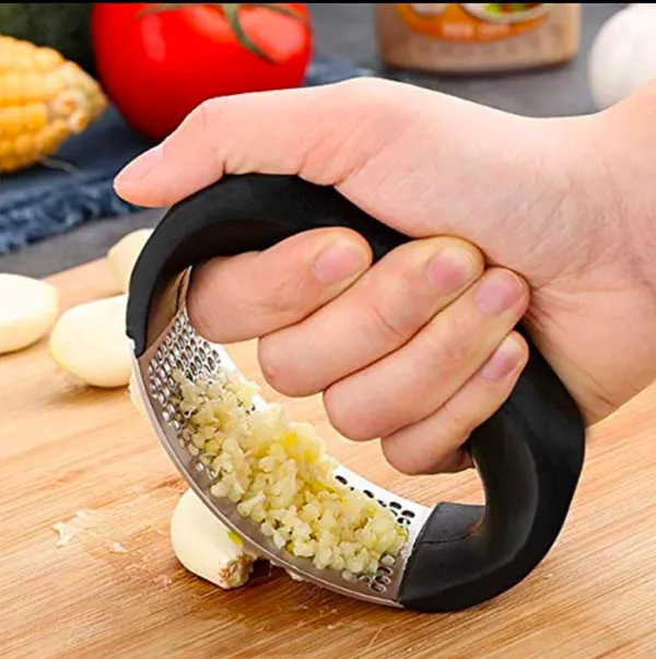 Black_Handheld_Garlic_Grater