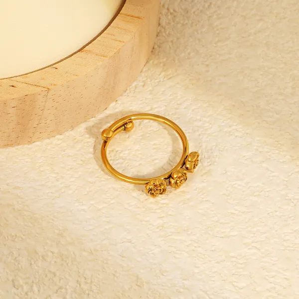 Gold_Tone_Floral_Charm_Toe_Ring_for_Women