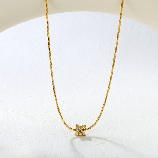 Gold_Tone_Stone_Studded_Pendant_Necklace_for_Women