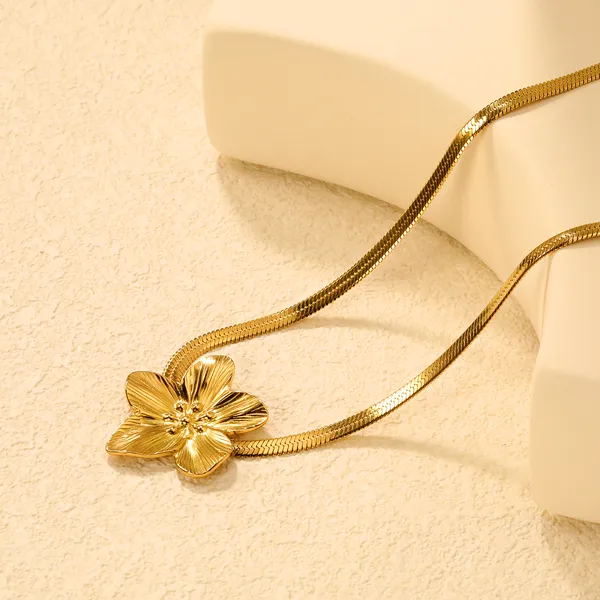 Gold-Tone_Floral_Pendant_Necklace_for_Women