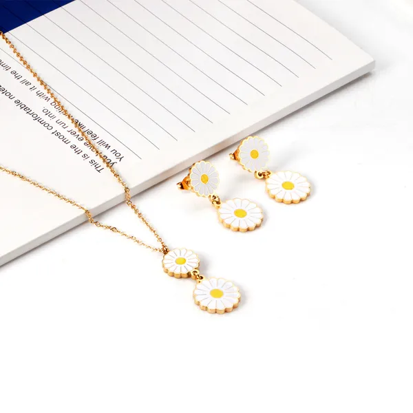 Gold_Tone_Floral_Necklace_And_Earrings_Set_for_Women
