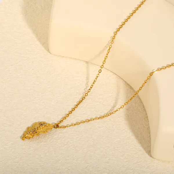 Gold_Tone_Leaf_Pendant_Necklace_for_Women
