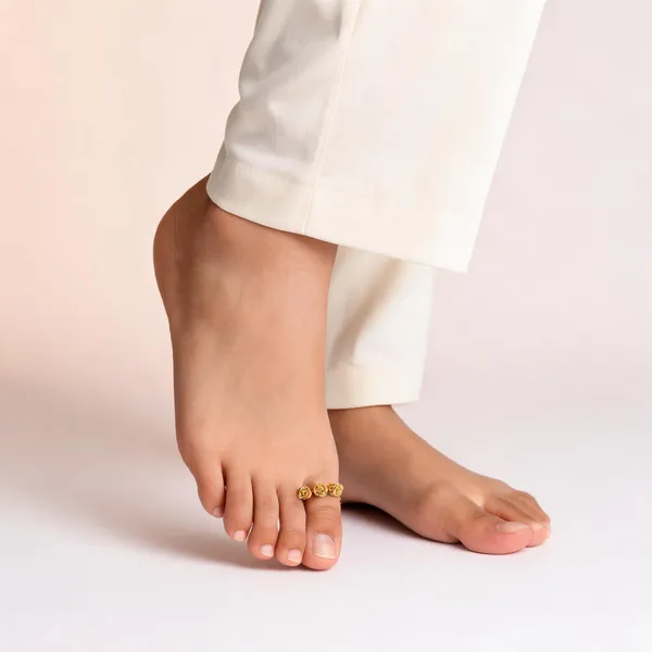 Gold_Tone_Floral_Charm_Toe_Ring_for_Women